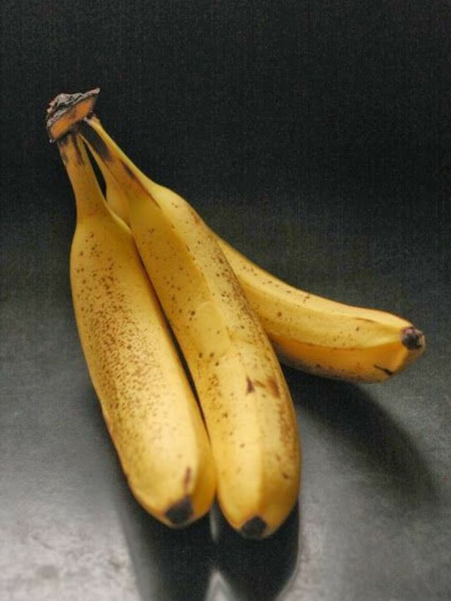 7 Tips To Keep Your Bananas From Turning Brown